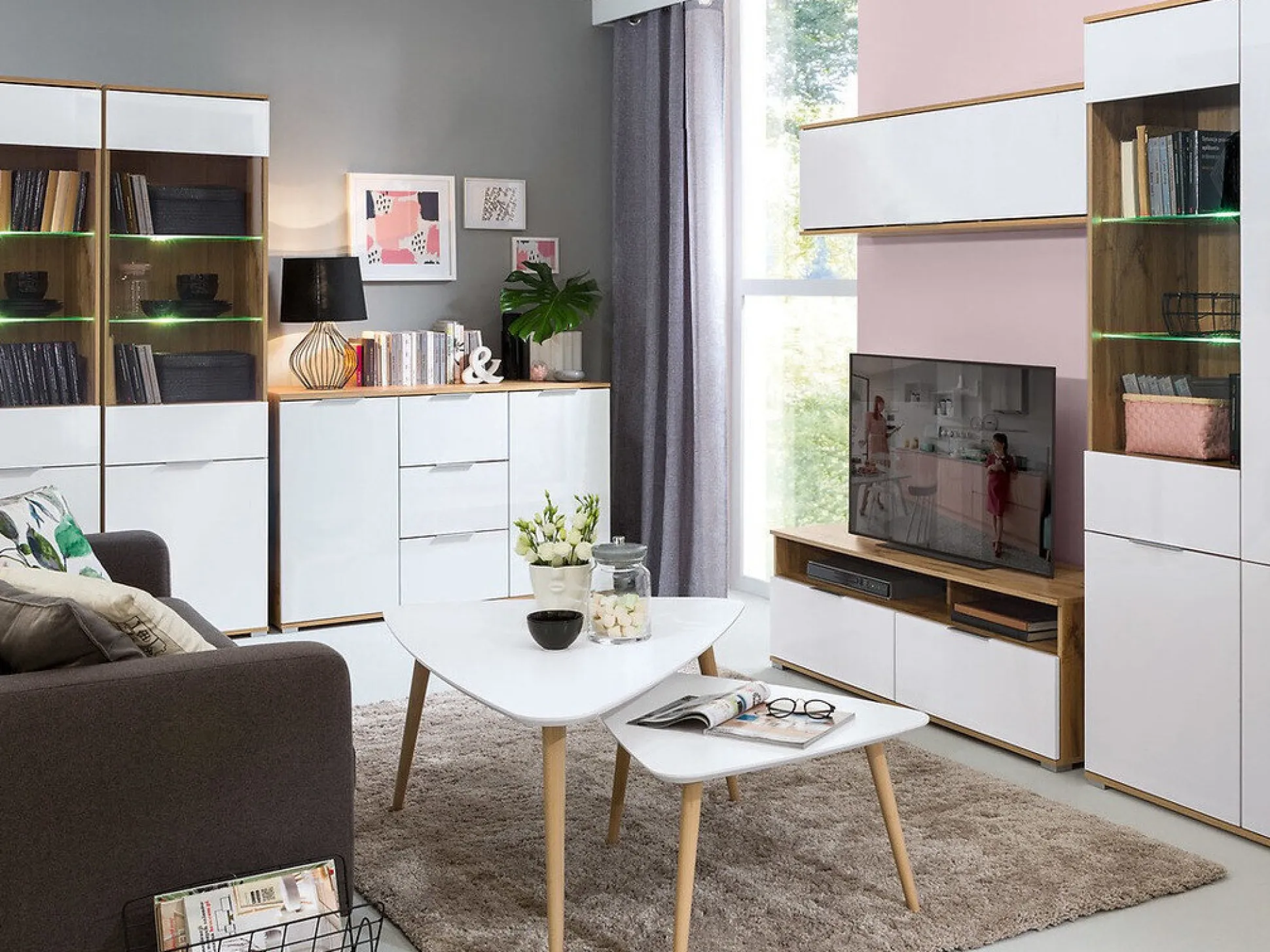 Kommode Tivetra 101 (Wotan eg + Glansfuld hvid)