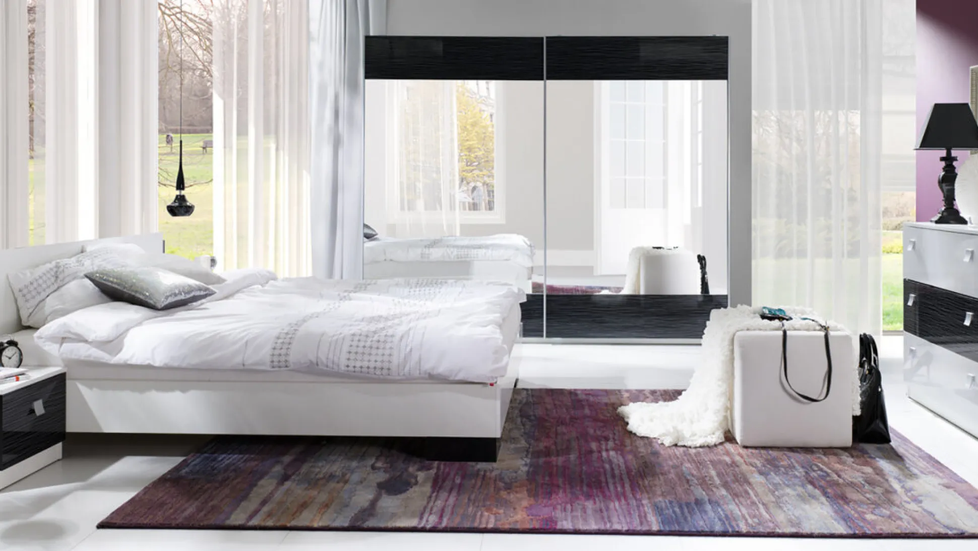 Sengebord Murrieta 111 (Glansfuld hvid + Blank sort)